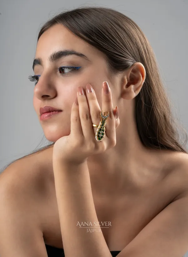 Swarna_Emerald_Fish_Kundan_Ring