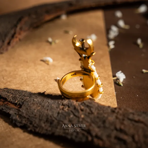 Swarna_Emerald_Fish_Kundan_Ring