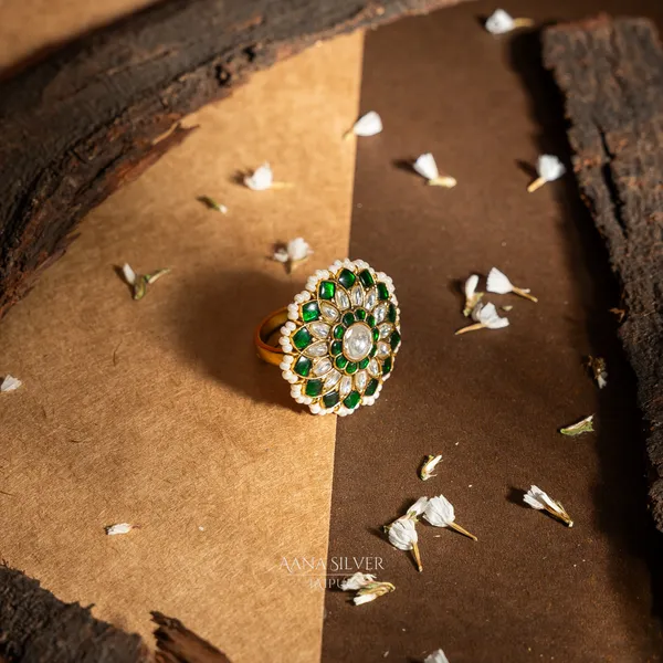 Swarna_Royal_Quartz_Emerald_Kundan_Ring