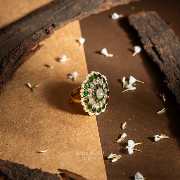 Swarna_Royal_Quartz_Emerald_Kundan_Ring
