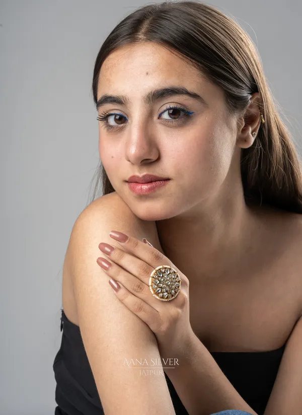 Swarna_Royal_Traditional_Quartz_Kundan_Ring