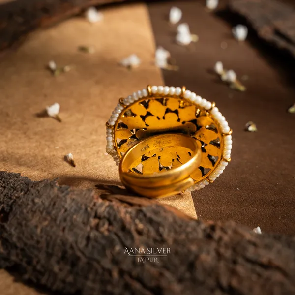 Swarna_Royal_Traditional_Quartz_Kundan_Ring