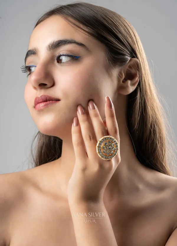 Swarna_Traditional_Royal_Quartz_Kundan_Ring