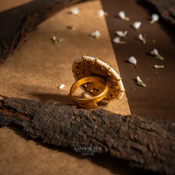 Swarna_Mother_Of_Pearls_Kundan_Ring