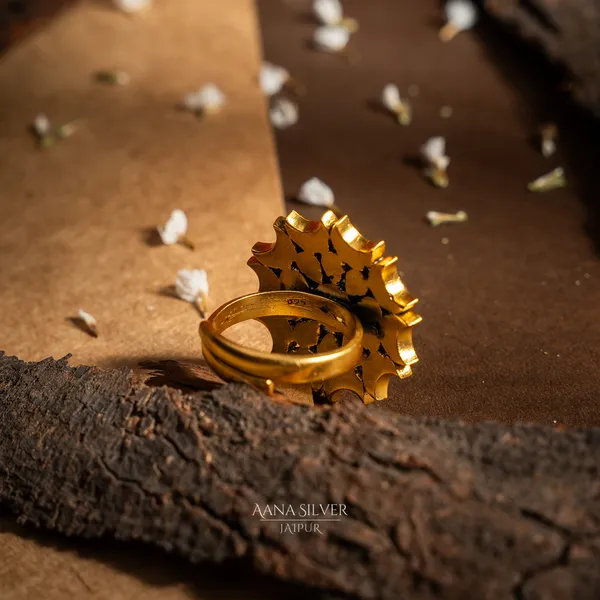 Swarna_Crescent_Moon_Ruby_Quartz_Kundan_Ring
