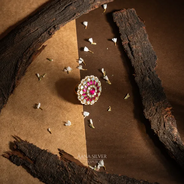 Swarna_Royal_Mother_Of_Pearls_Kundan_Ring