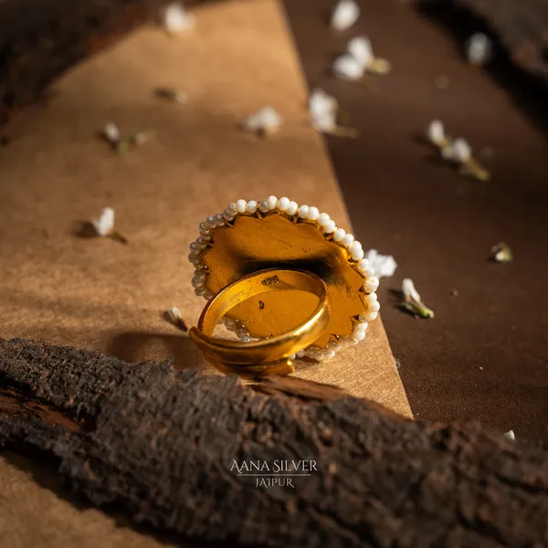 Swarna_Royal_Mother_Of_Pearls_Kundan_Ring