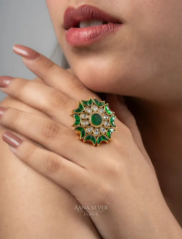 Swarna_Crescent_Moon_Emerald_Quartz_Kundan_Ring
