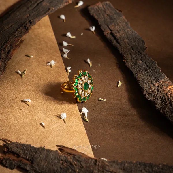Swarna_Crescent_Moon_Emerald_Quartz_Kundan_Ring