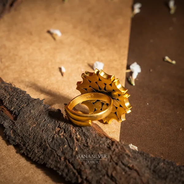 Swarna_Crescent_Moon_Emerald_Quartz_Kundan_Ring
