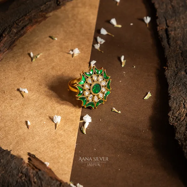Swarna_Crescent_Moon_Emerald_Quartz_Kundan_Ring