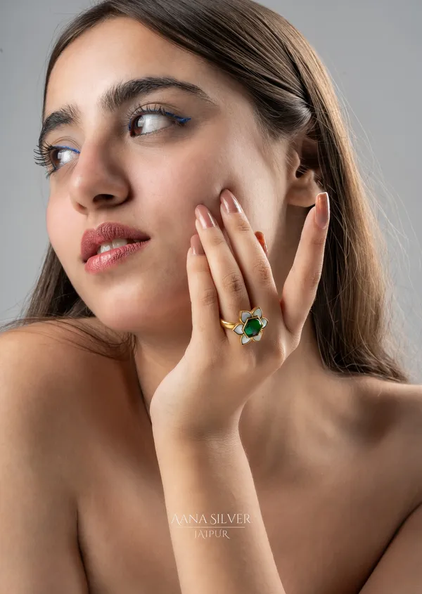 Swarna_Emerald_Mother_Of_Pearls_Kundan_Ring