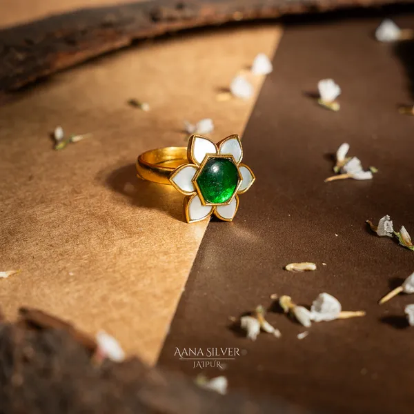 Swarna_Emerald_Mother_Of_Pearls_Kundan_Ring