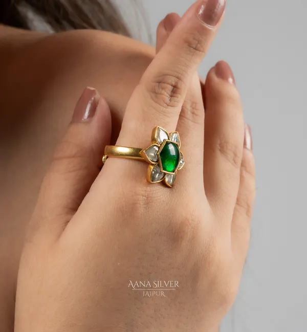 Swarna_Traditional_Emerald_Quartz_Kundan_Ring
