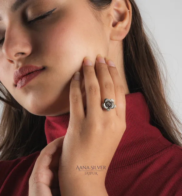 Aabharan_Layered_Flower_Ring