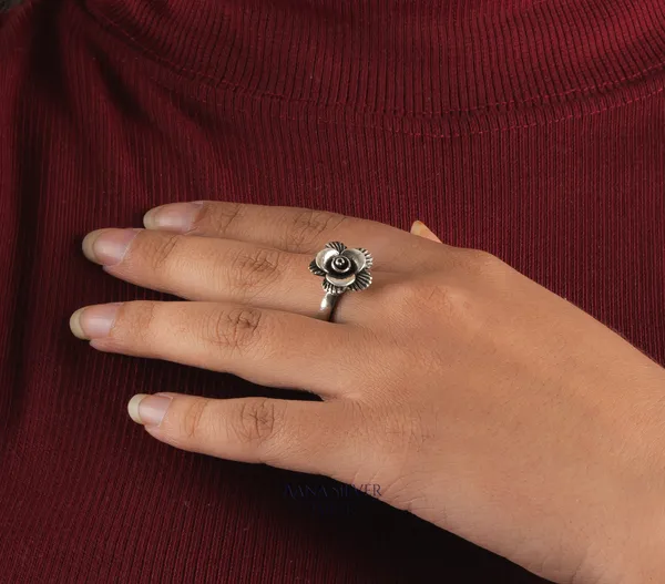 Aabharan_Layered_Flower_Ring