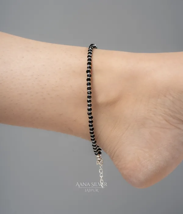 Kaala_Sutra_Minimal_Black_Bead_Anklet