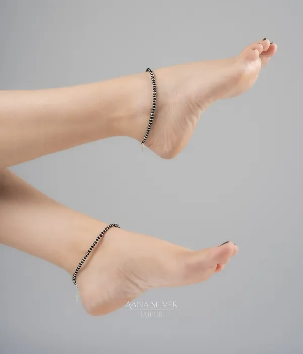 Kaala_Sutra_Minimal_Black_Bead_Anklet