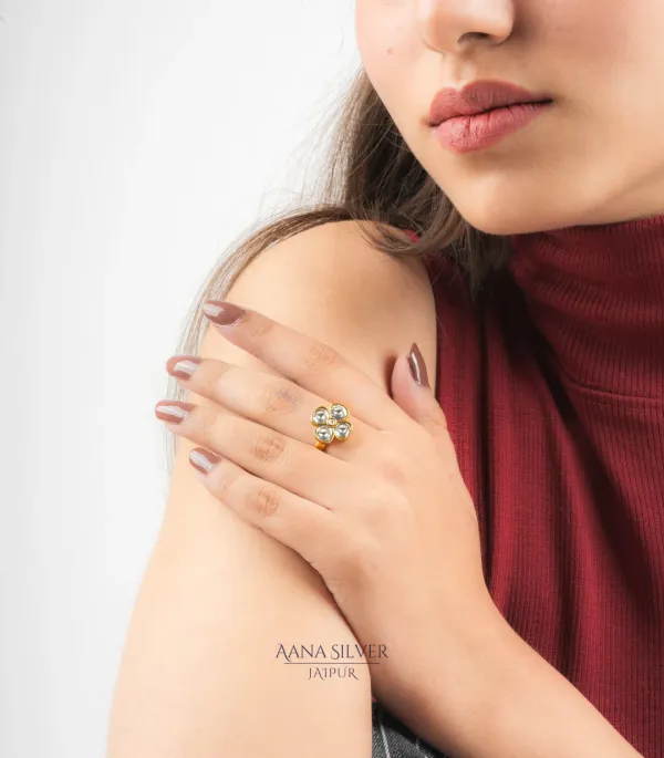 Swarna_Quartz_Flower_Kundan_Ring