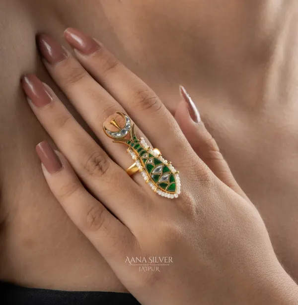 Swarna_Emerald_Fish_Kundan_Ring
