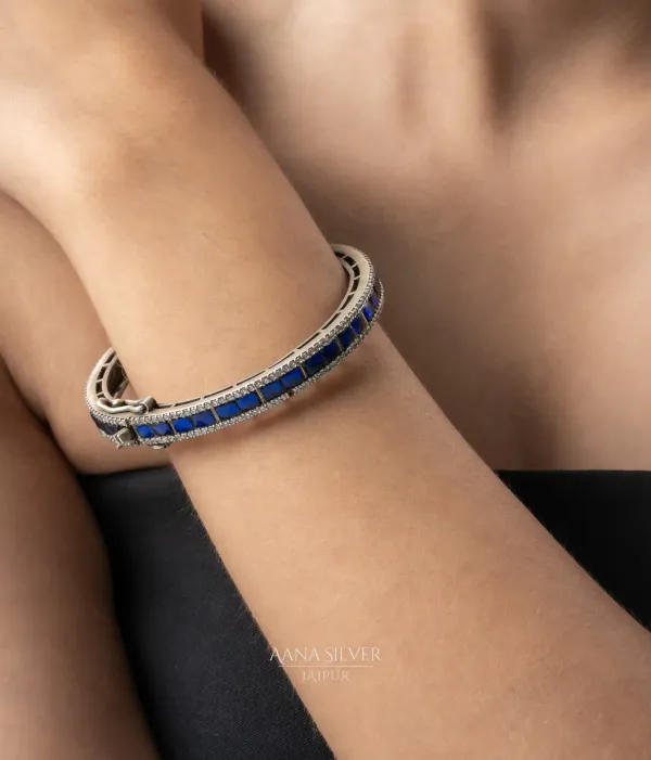 Saundarya_Blue_Sapphire_Kundan_Bangle_Kada