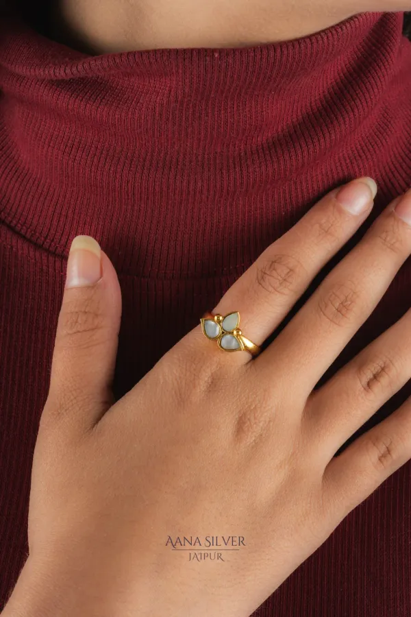 Swarna_Minimalistic_Mother_Of_Pearls_Kundan_Ring