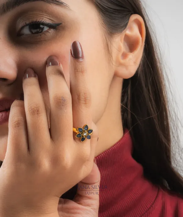 Swarna_Minimalist_Blue_Sapphire_Kundan_Ring