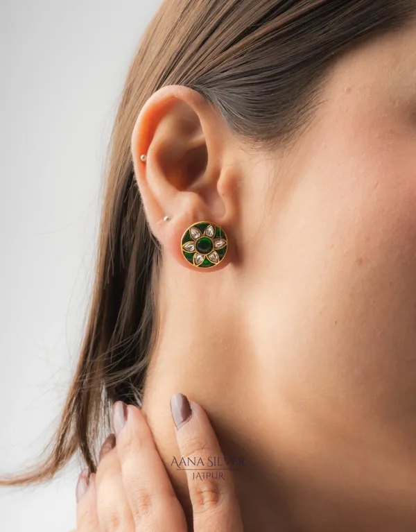 Swarna_Minimalistic_Emerald_Kundan_Earrings