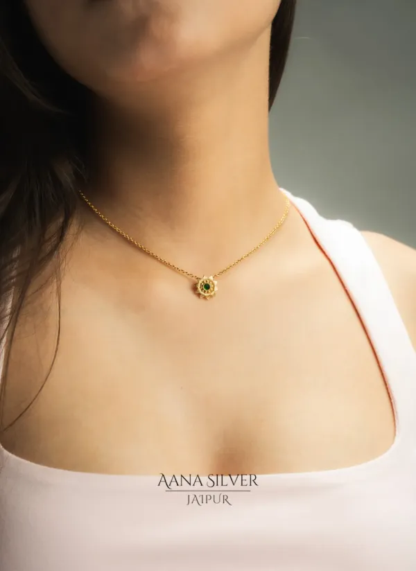 Swarna_Minimalist_Emerald_Necklace_Set