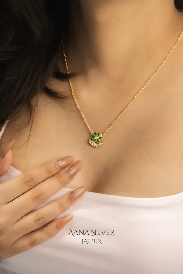 Swarna_Zircon_Emerald_Flower_Necklace