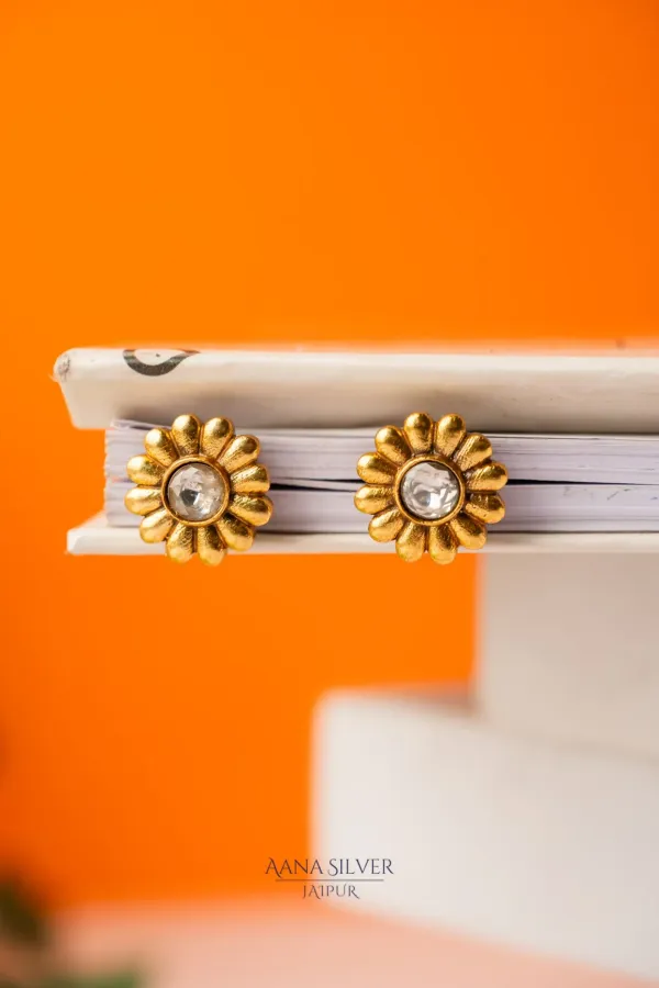 Swarna_Quartz_Centric_Kundan_Earrings