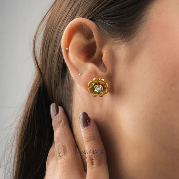 Swarna_Versatile_Quartz_Kundan_Earrings