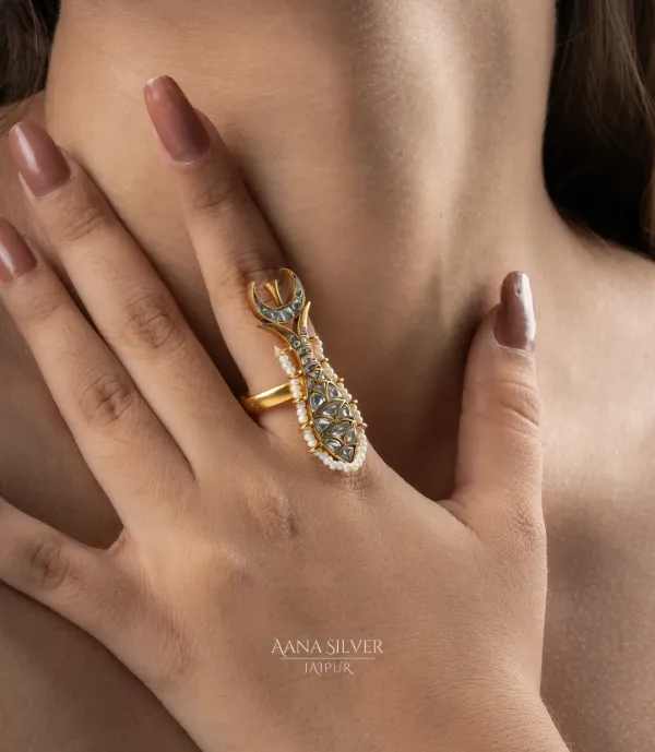 Swarna_Quartz_Fish_Kundan_Ring