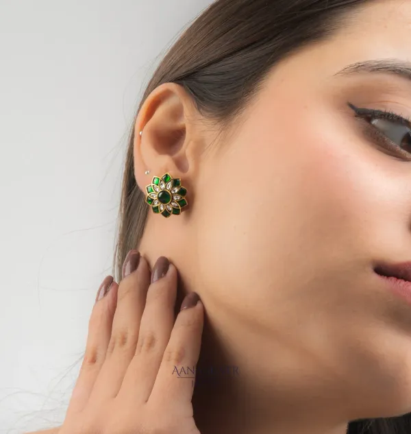 Swarna_Emerald_Flower_Kundan_Earrings