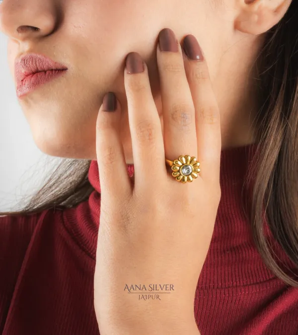 Swarna_Quartz_Intricate_Kundan_Ring