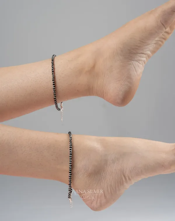 Kaala_Sutra_Minimal_Black_Bead_Anklet