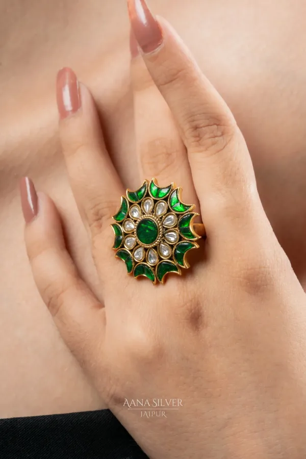 Swarna_Crescent_Moon_Emerald_Quartz_Kundan_Ring
