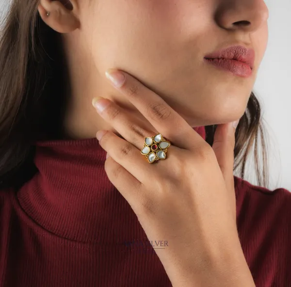 Swarna_Balls_Embossed_Kundan_Ring