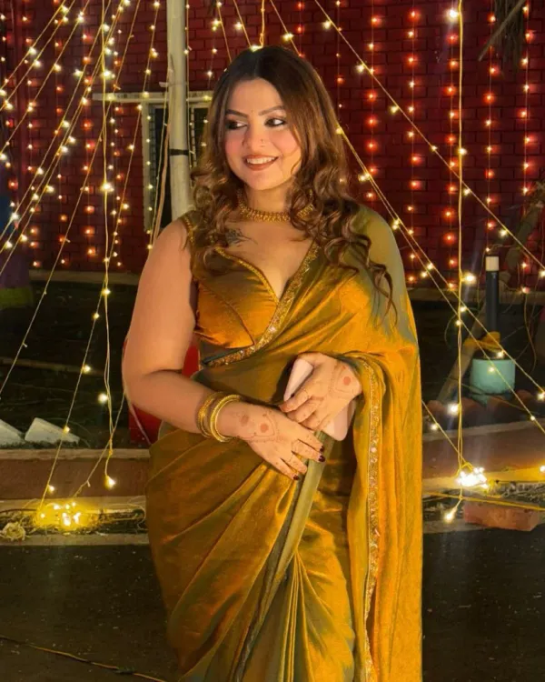 Rich_Fendy_Chiffon_Soft_Fabric_Alpha_With_Beads_Hand_Work_Rich_Border_Work_Sarees