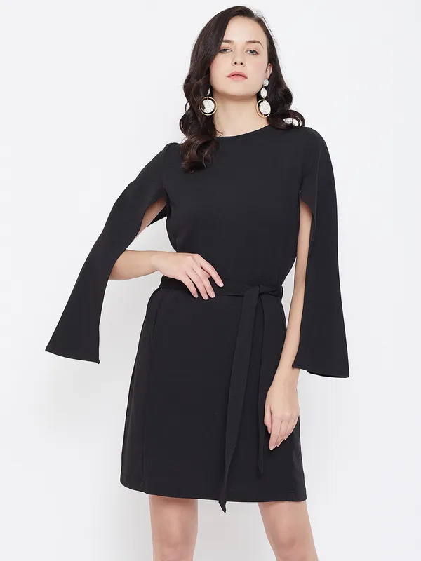 Women_Black_Solid_Fit_&_Flare_Dress
