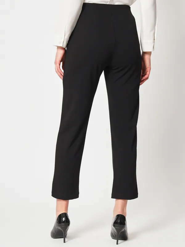 Zastraa_Women_Black_Peg_Leg_Slim_Fit_High-Rise_Pleated_Formal_Trousers