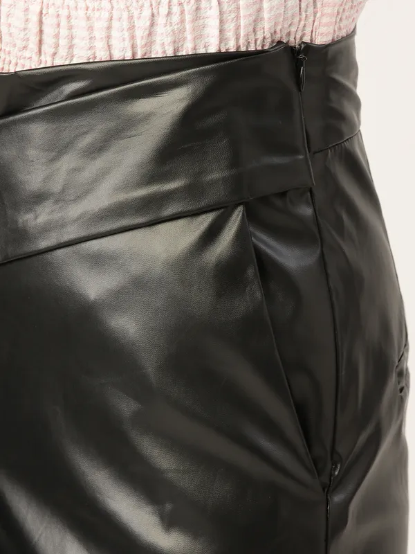 Zastraa_Women_Black_Smart_High-Rise_Non_Iron_Parallel_Trousers