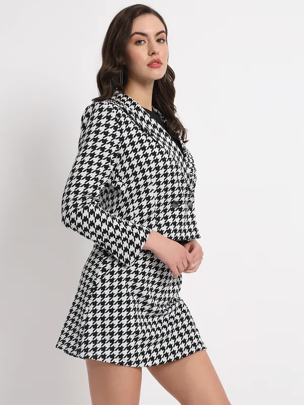 Black_Polyester_Coat_For_Women