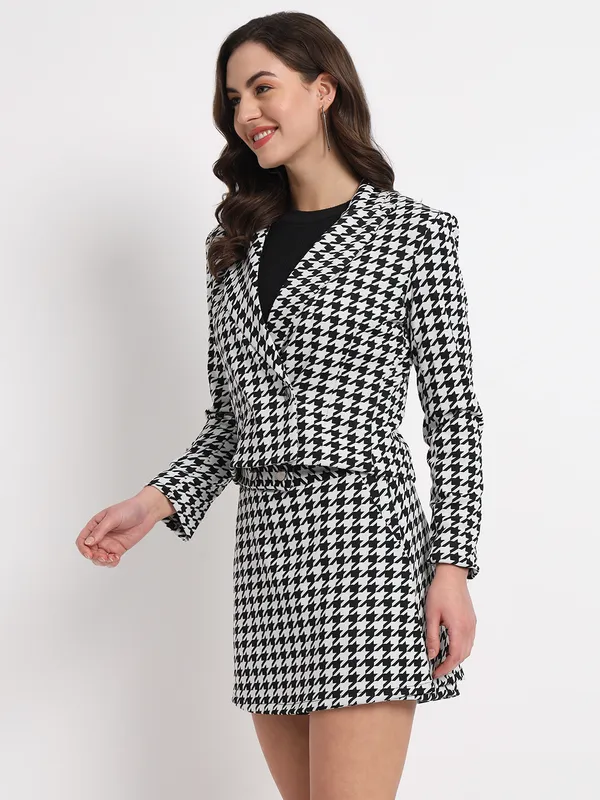 Black_Polyester_Coat_For_Women
