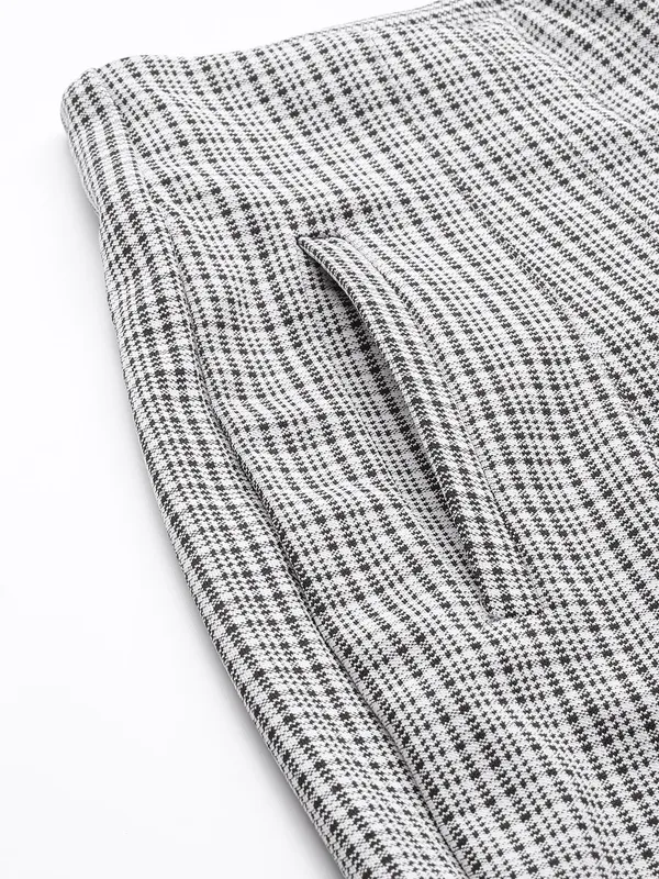 Zastraa_Women_Grey_Checked_Smart_Slim_Fit_High-Rise_Formal_Trousers