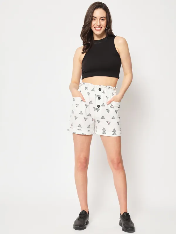 Zastraa_Women_White_Geometric_Printed_Slim_Fit_High-Rise_Pure_Cotton_Shorts