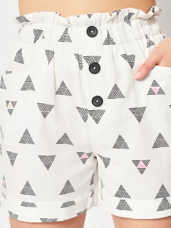 Zastraa_Women_White_Geometric_Printed_Slim_Fit_High-Rise_Pure_Cotton_Shorts