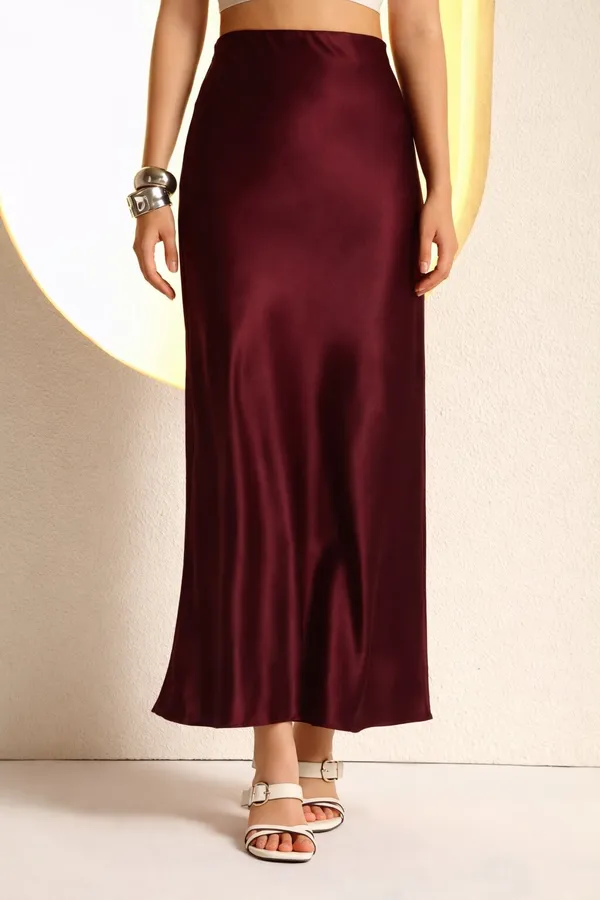 Zastraa_Women_Maroon_Satin_Midi_Flared_Skirt