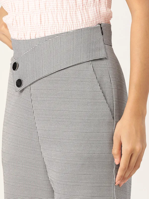Zastraa_Women_Checked_Smart_High-Rise_Easy_Wash_Trousers