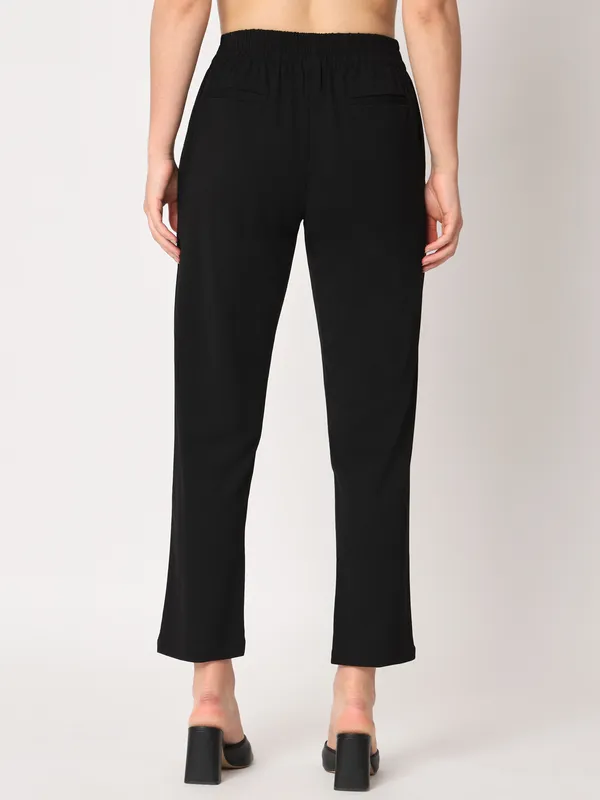 Zastraa_Women_Black_Peg_Leg_Slim_Fit_High-Rise_Cropped_Trousers